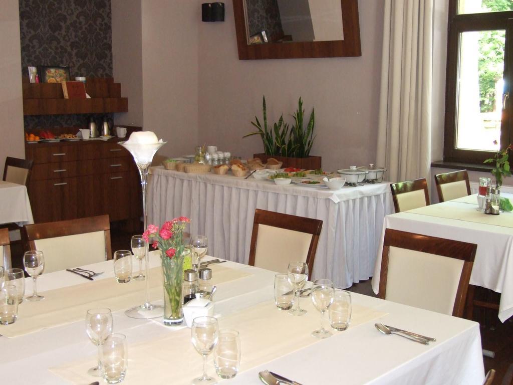 Willa Strzelnica Hotel Косцежина Екстериор снимка