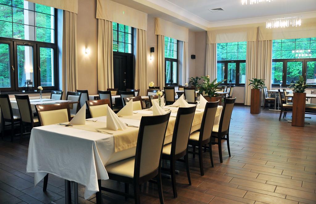 Willa Strzelnica Hotel Косцежина Екстериор снимка