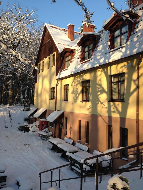 Willa Strzelnica Hotel Косцежина Екстериор снимка